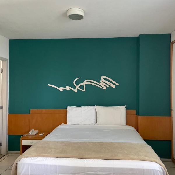 Praia do Canto Apart Hotel - Apto 405 - Varanda Lateral com Vista Mar
