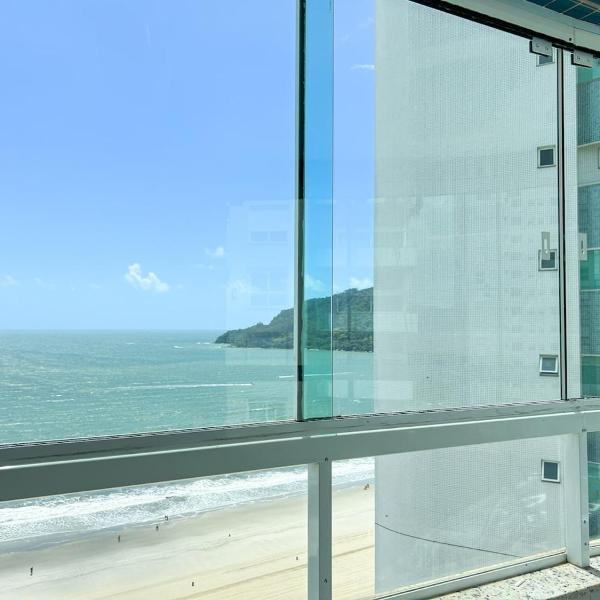 Amplo apartamento vista mar