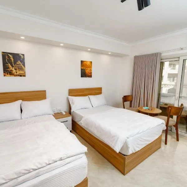 Rock Pyramids Hotel, hotel v Kairu