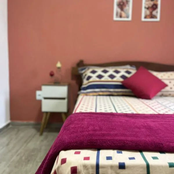 Studio no Centro com ESTACIONAMENTO GRÁTIS, hotel in Poços de Caldas