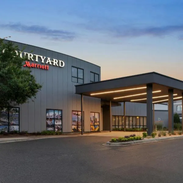 Courtyard Charlotte Airport North, hotel v destinaci Charlotte