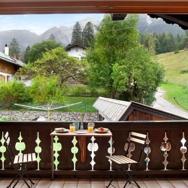 Ferienwohnung Zugspitznest、グライナウのホテル
