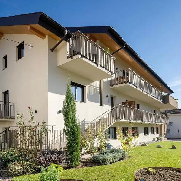 Apartment Fuchsberger, hotel in Lana