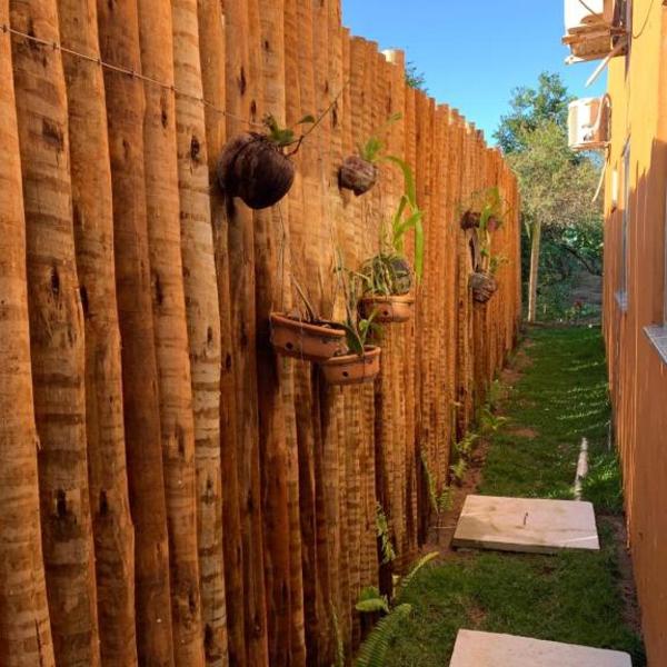 Casa às margens do Rio Caraíva, área verde