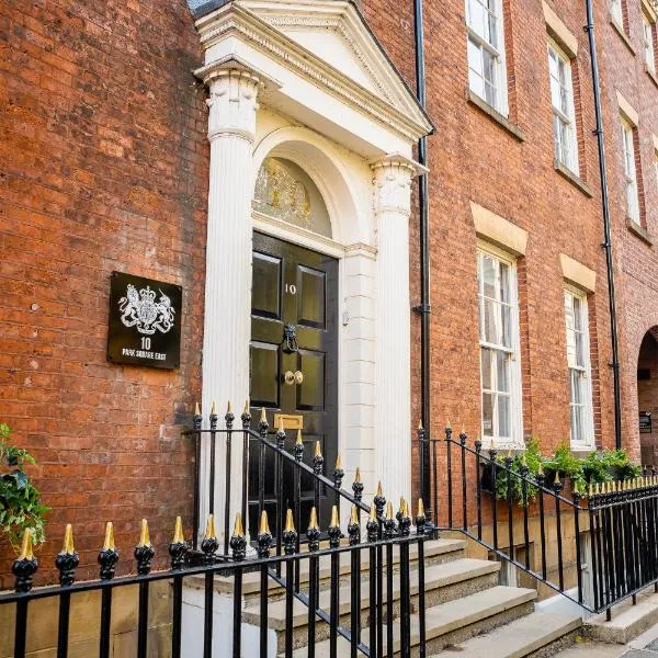 10 Park Square - Luxury Serviced Apartments, хотел в Central Station