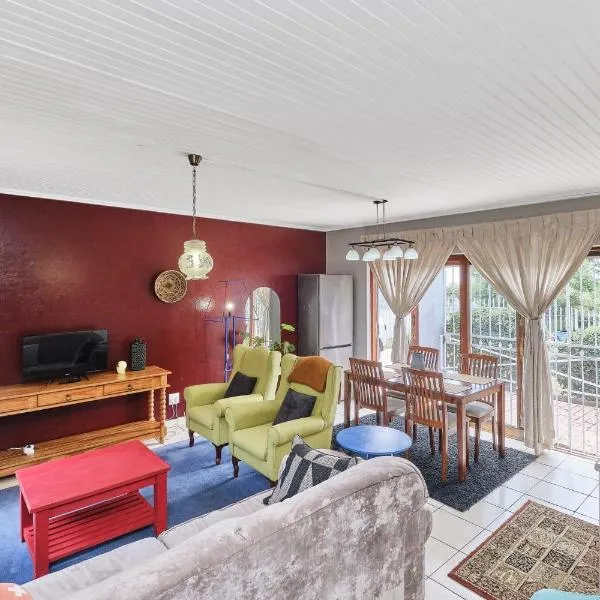 The Cozy 2 bedroom Apartment, hotel em Roodepoort