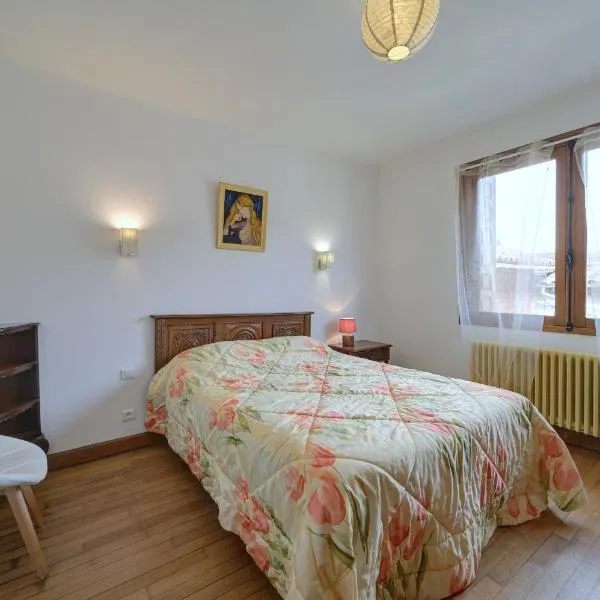 La Maison du Village, hotel in Encausse-les-Thermes