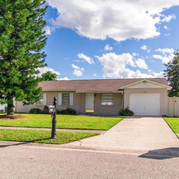 Brand NewPainted Vacation Hse NrUCF PetsOK Fenced、オーランドのホテル