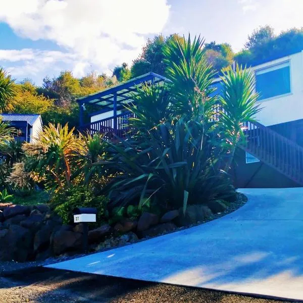 Waterfront weekend stay with sleep out, hotel in Pahi