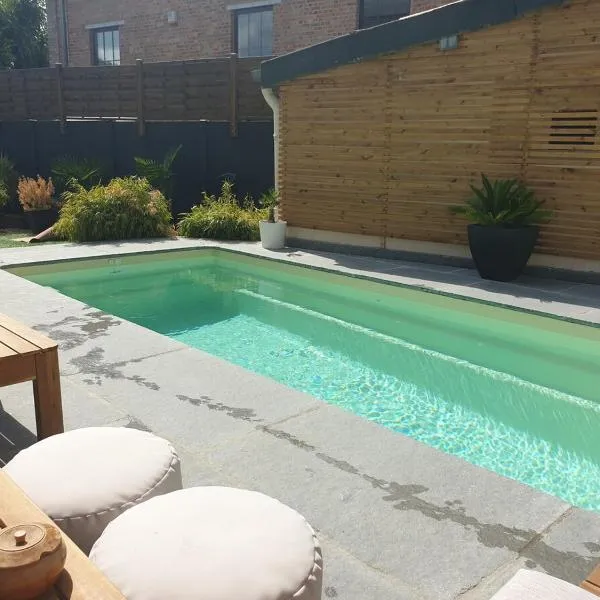 Town center Kéroussel house - 6 people - 2 Bedrooms - Swimming pool, hotel in Charleville-Mézières