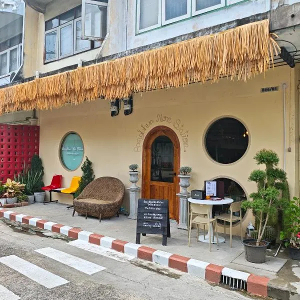 Bangkhunnon Station Hostel, hotel v destinaci Sathani Thon Buri