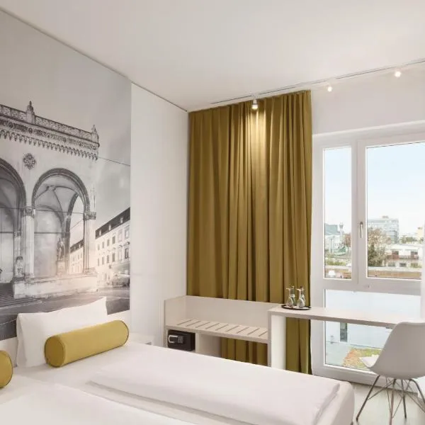 Super 8 by Wyndham Munich City North, hotel in Munich