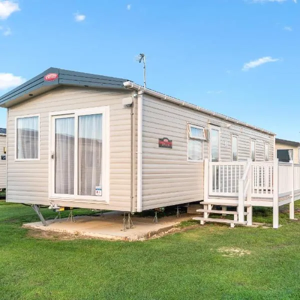 Beachside Bliss Family Retreat - Camber Sands Holiday Park, hotel Camberben