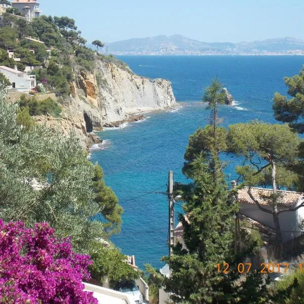 Gîte rénové Calanque La Vesse، فندق في Le Rove