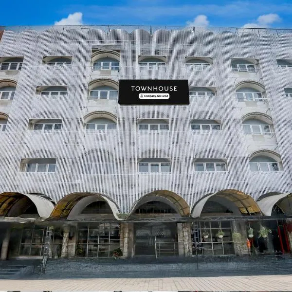 Townhouse Prayagraj Near Railway Station Formerly Santosh Palace, hotel v destinaci Prayagraj