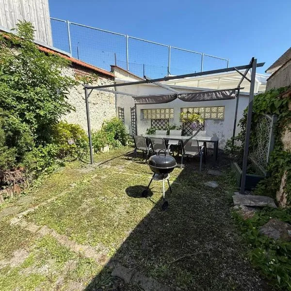 Montréal, Maison pétillante et accueillante, Hotel in Reims