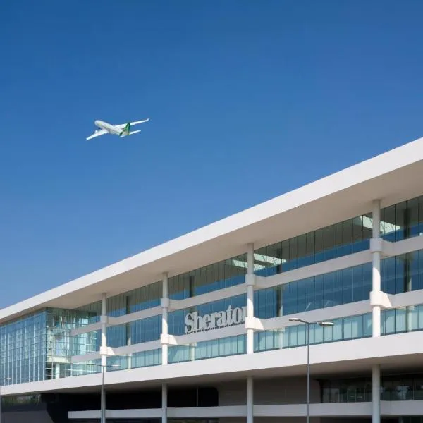Sheraton Milan Malpensa Airport Hotel & Conference Centre, hotel in Ferno