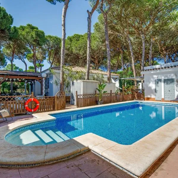 Villa El Limonar piscina compartida, hotel in Chiclana de la Frontera