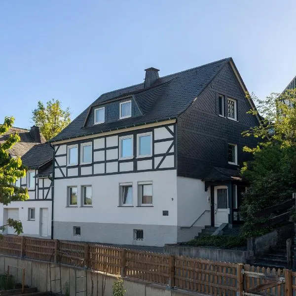 Ferienwohnung am Hügel, ξενοδοχείο σε Schmallenberg