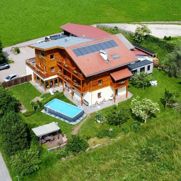 Residence Zirmer Wohnung Luft, hotel v destinaci Castelrotto