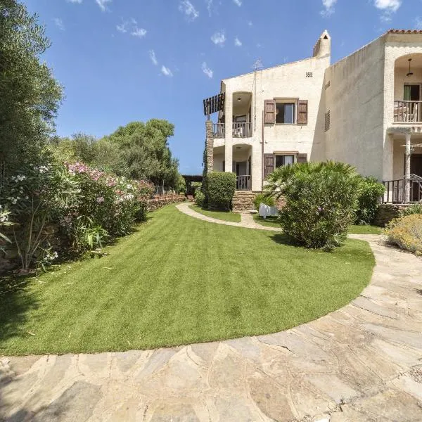 Stintino sea front apartments A, hotel in Stintino