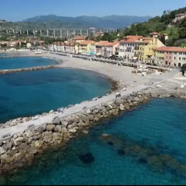 La casetta di Marta sul mare, hotel en Imperia