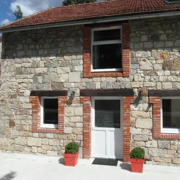 La Grand Cour, hotel in Verneuil