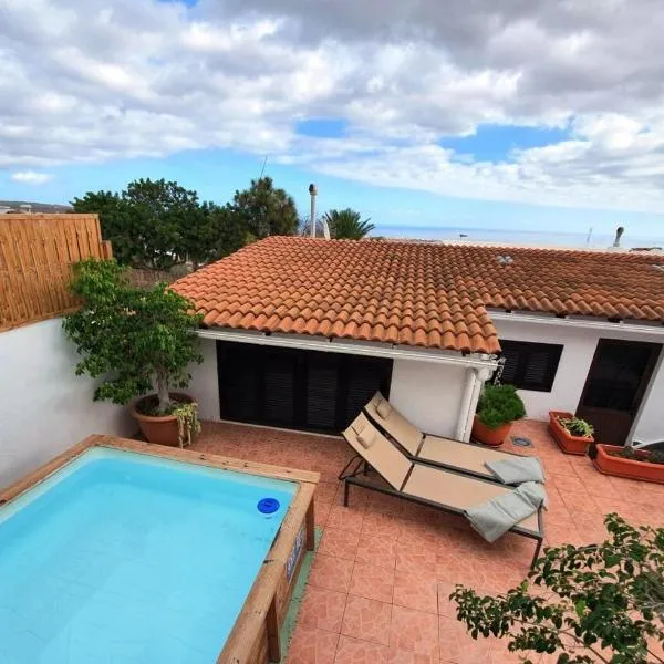 Villa Floti con vistas al mar, hotel en Telde