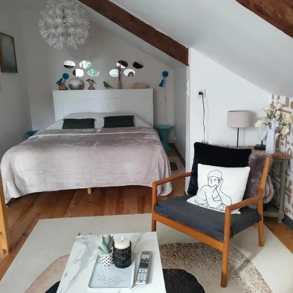 La Suite 27 bis, maison indépendante avec terrasse, proche gare et centre, hotel v destinaci Guingamp