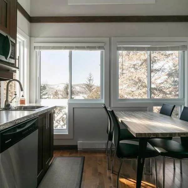 Condo Resort - Gondola 4 min walk -Terrace, hotel v destinaci Mont-Tremblant