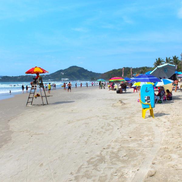 Pé na Areia Praia Grande Ubatuba Sp