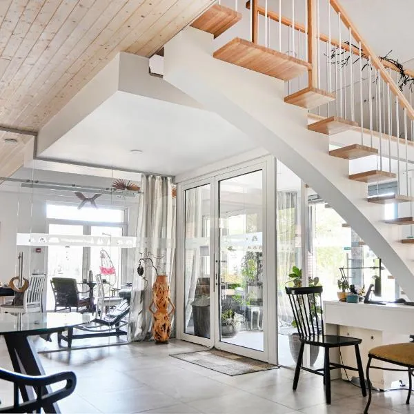 Miško Santorija, hotel in Ažuluokesa