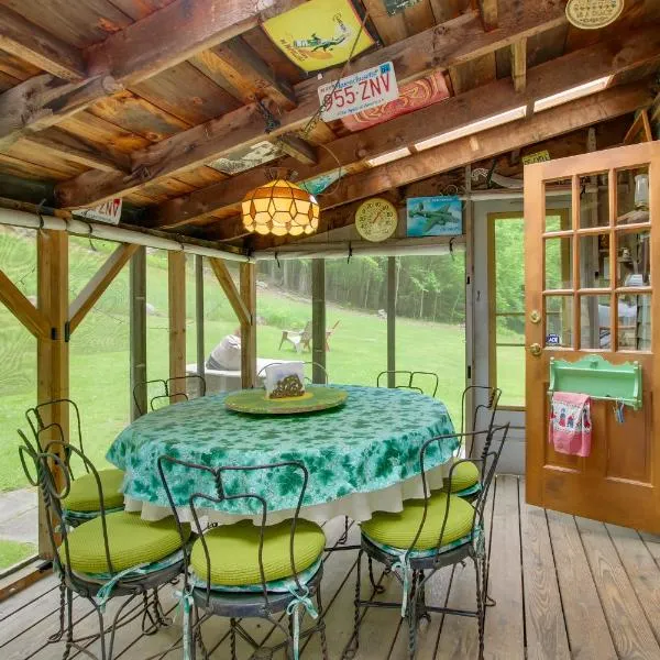 Rustic-Chic Cottage with Yard and Grill - Near Hiking!, hotel in Northfield