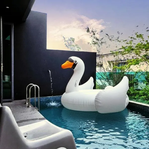 Cyberjaya Puchong JWJ Pool Villa, hotel in Cyberjaya