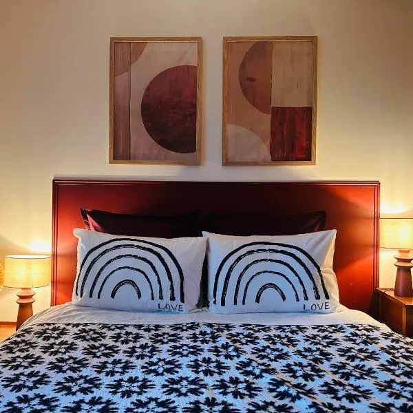 House with garden 30 minutes to Disneyland and center of Paris, hotel a Montreuil