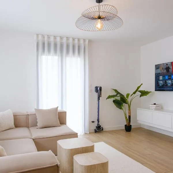 Maison spacieuse au calme - parking privé - 8 personnes, מלון 