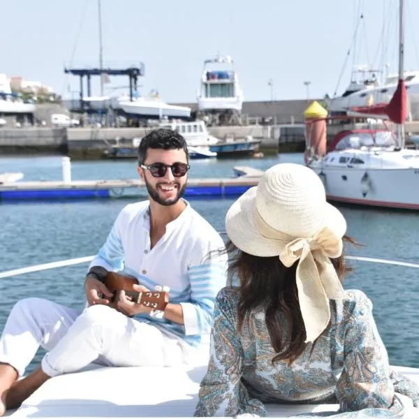 Luxury boat karamba, hotel in San Miguel de Abona