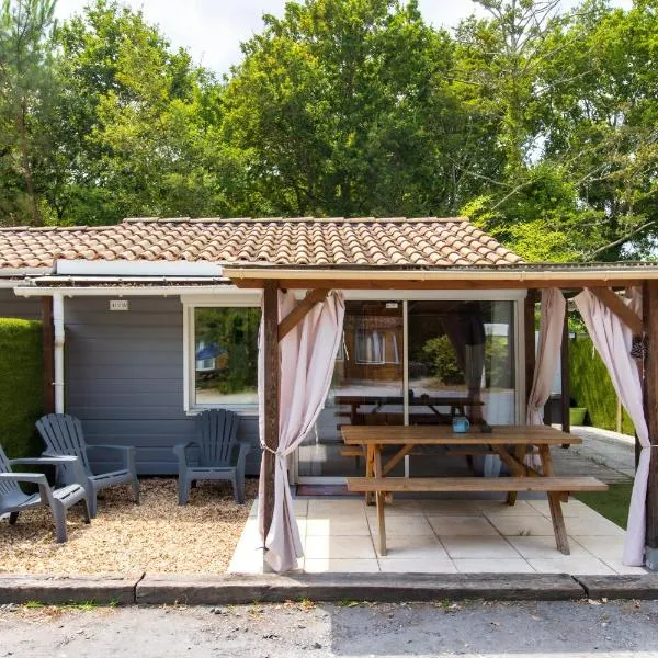 Chalet B Village Vacances, hôtel à Gujan-Mestras