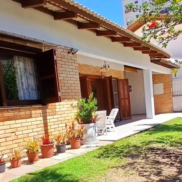 Casa ÍSIS de aluguel por temporada em Capão da Canoa com piscina