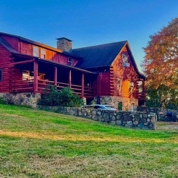 Cozy Log Cabin Getaway with Fire Pit and 3 Acres!, hotel a Ruckersville