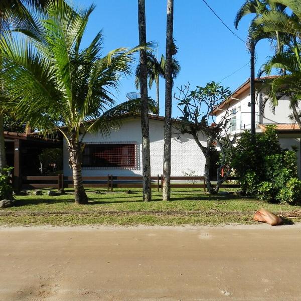 Casa Charmosa em condominio a 150 m da areia com muita seguranca