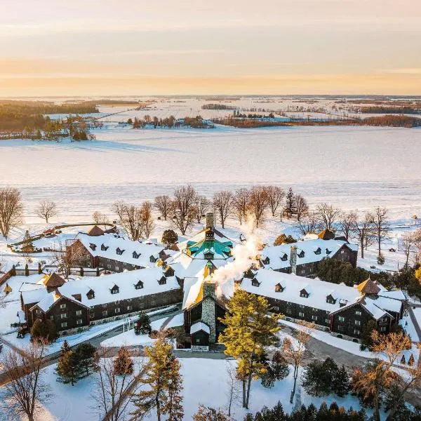 Fairmont Le Chateau Montebello, hotel in Montebello
