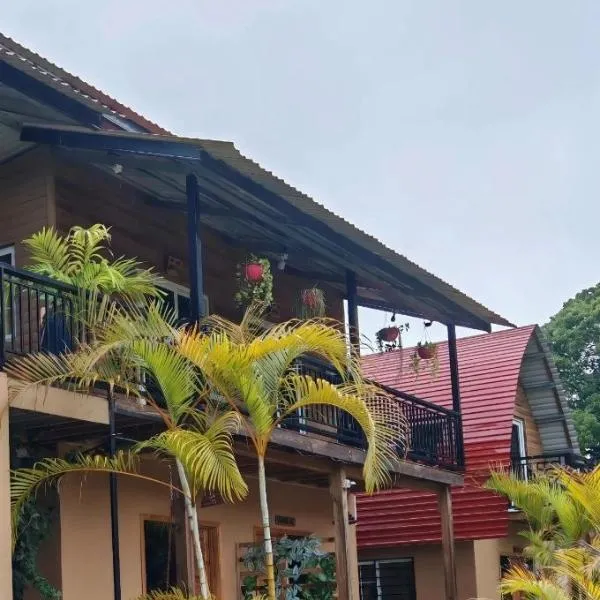 Hotel y Cabañas El Sauce, hotel in Tela