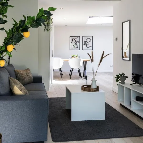 Family-Friendly Apartment with Garden & Parking，位于埃因霍温的酒店