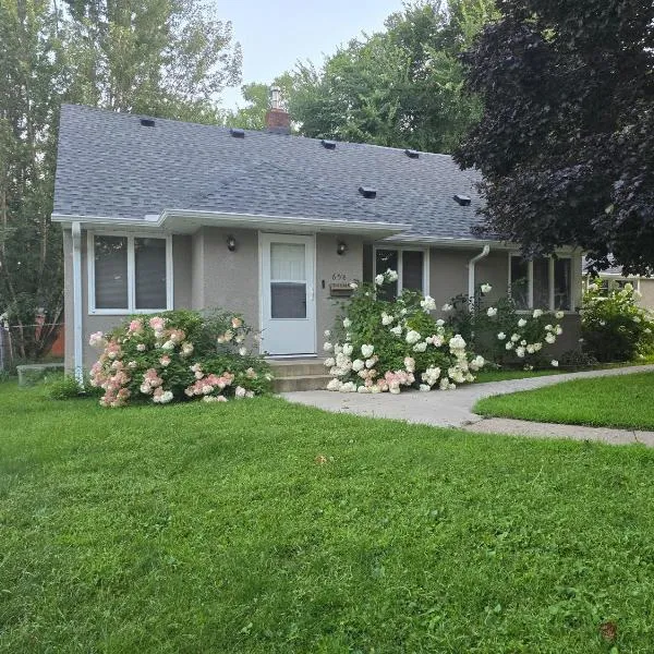 Spacious and Cozy 4-Bedroom Home in the heart of MSP, ξενοδοχείο σε Saint Paul