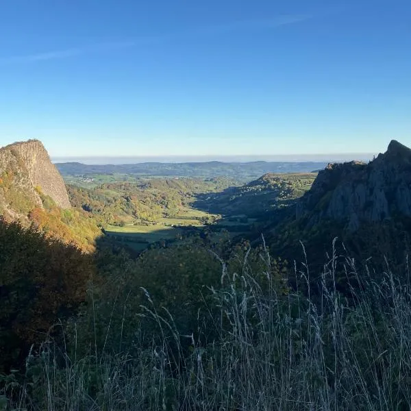CAMPING de la BUGE, hotel in Rochefort-Montagne
