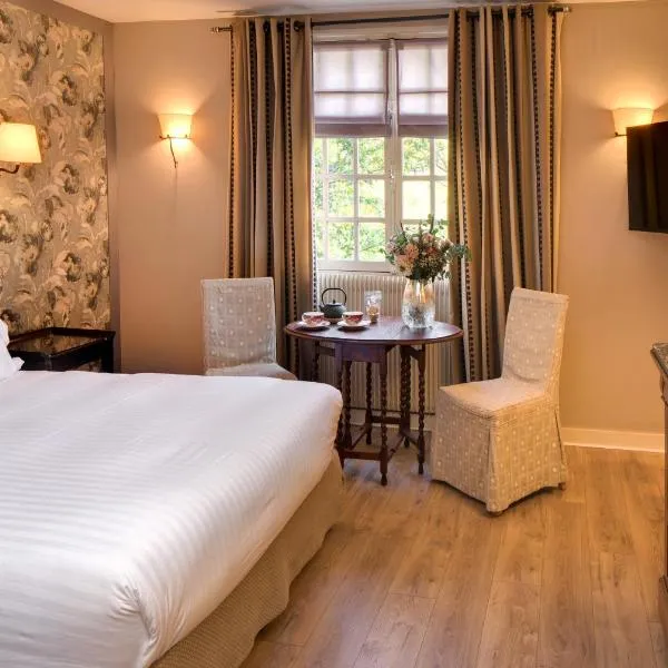 CAZAUDEHORE Hôtel Restaurant Gastronomique Terrasse et Jardins, hotel en Saint-Germain-en-Laye