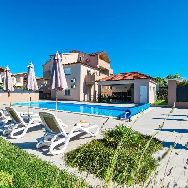 Villa Lucy Apartments I, hotel u gradu Vir