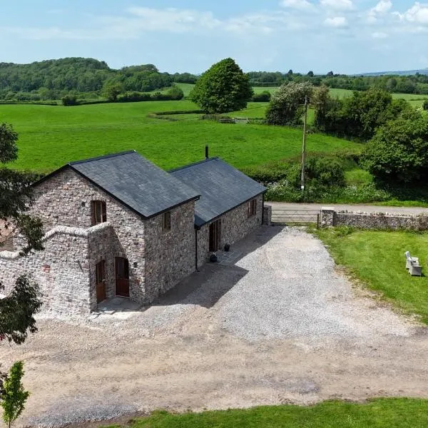 Argoed Barn and Vineyard โรงแรมในLlanharry