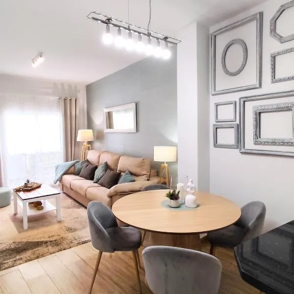NEW!!! Luxury CITY CENTER & PRIVATE TERRACE, hotel v Malaze
